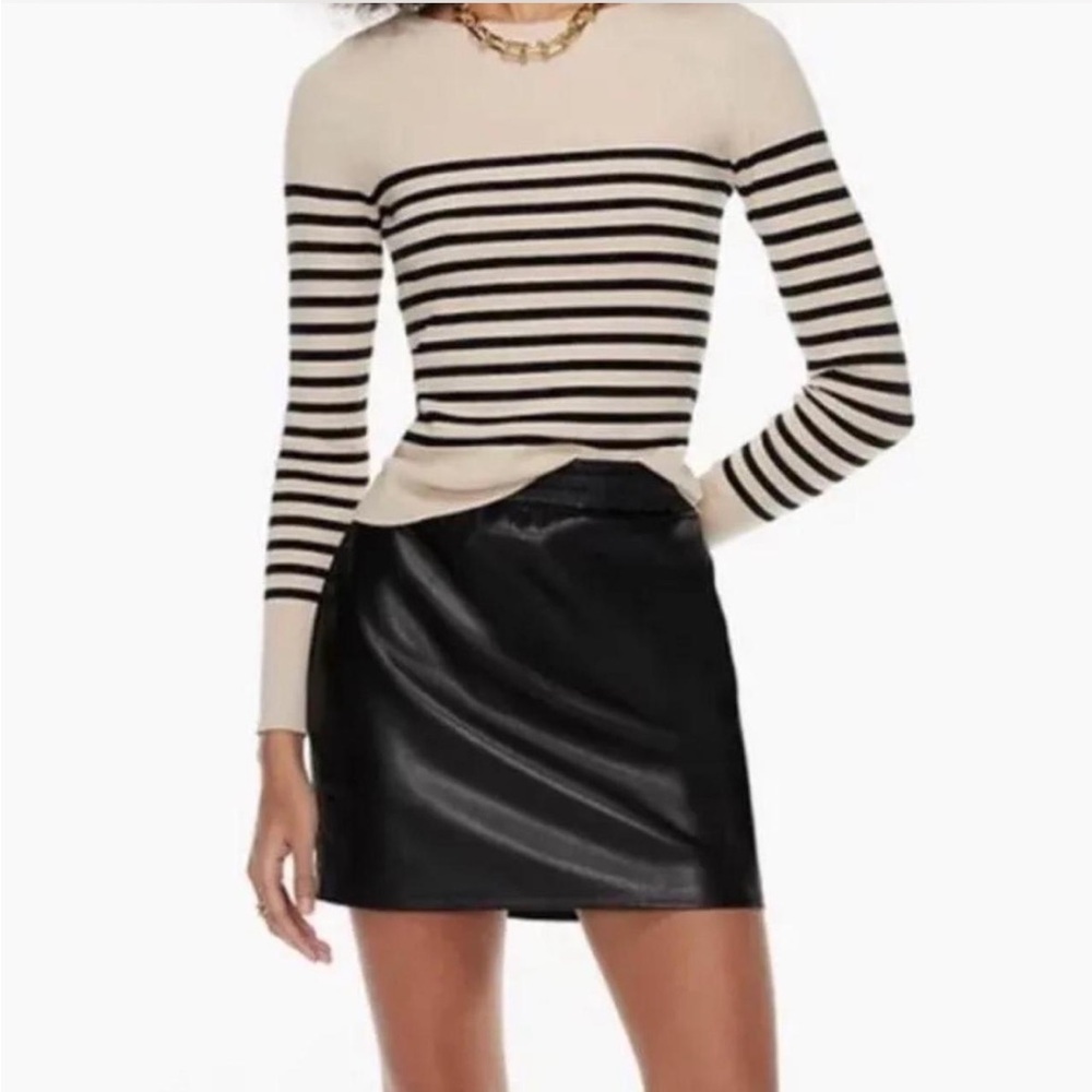 Aritzia Babaton Black Faux Leather Mini Skirt With Pockets. Size 2.